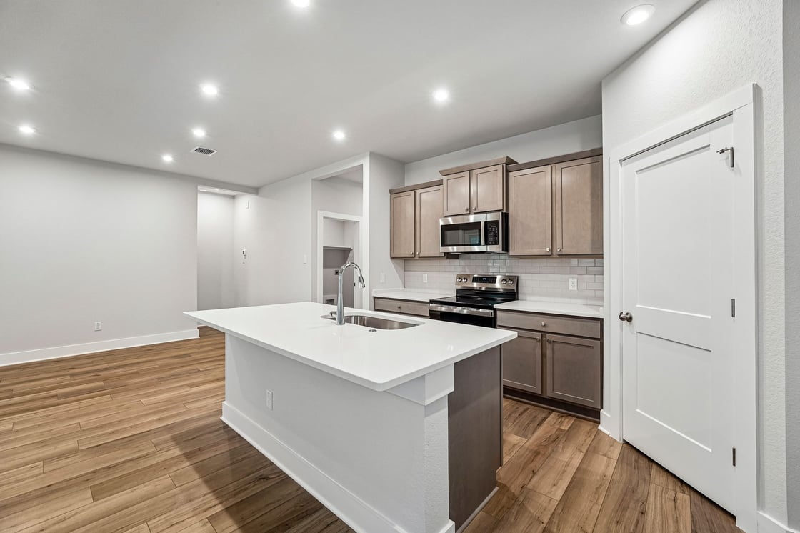 11-web-or-mls-5058 Lassen Ln-S2304-011
