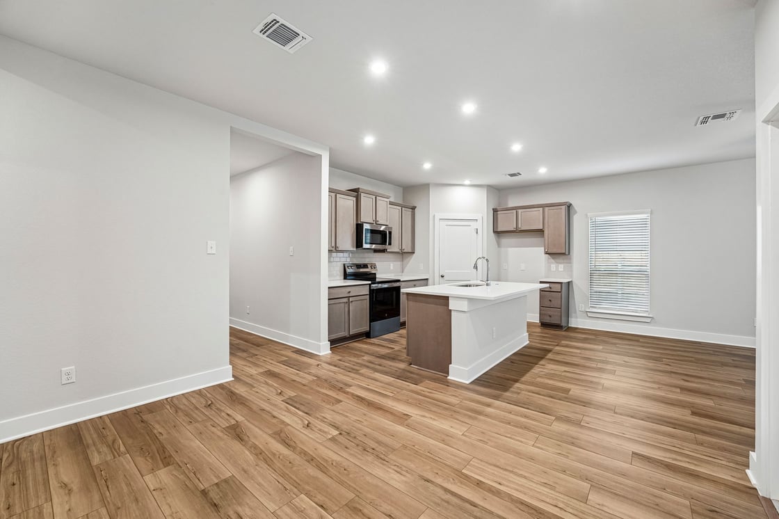 13-web-or-mls-5058 Lassen Ln-S2304-013