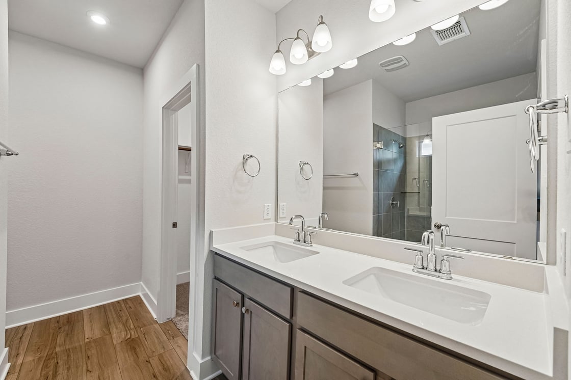 25-web-or-mls-5058 Lassen Ln-S2304-025