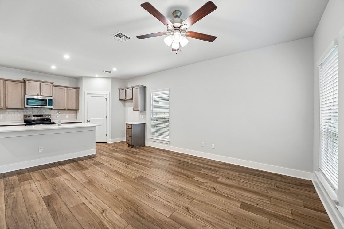 7-web-or-mls-5058 Lassen Ln-S2304-007