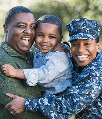 military-family-hugging