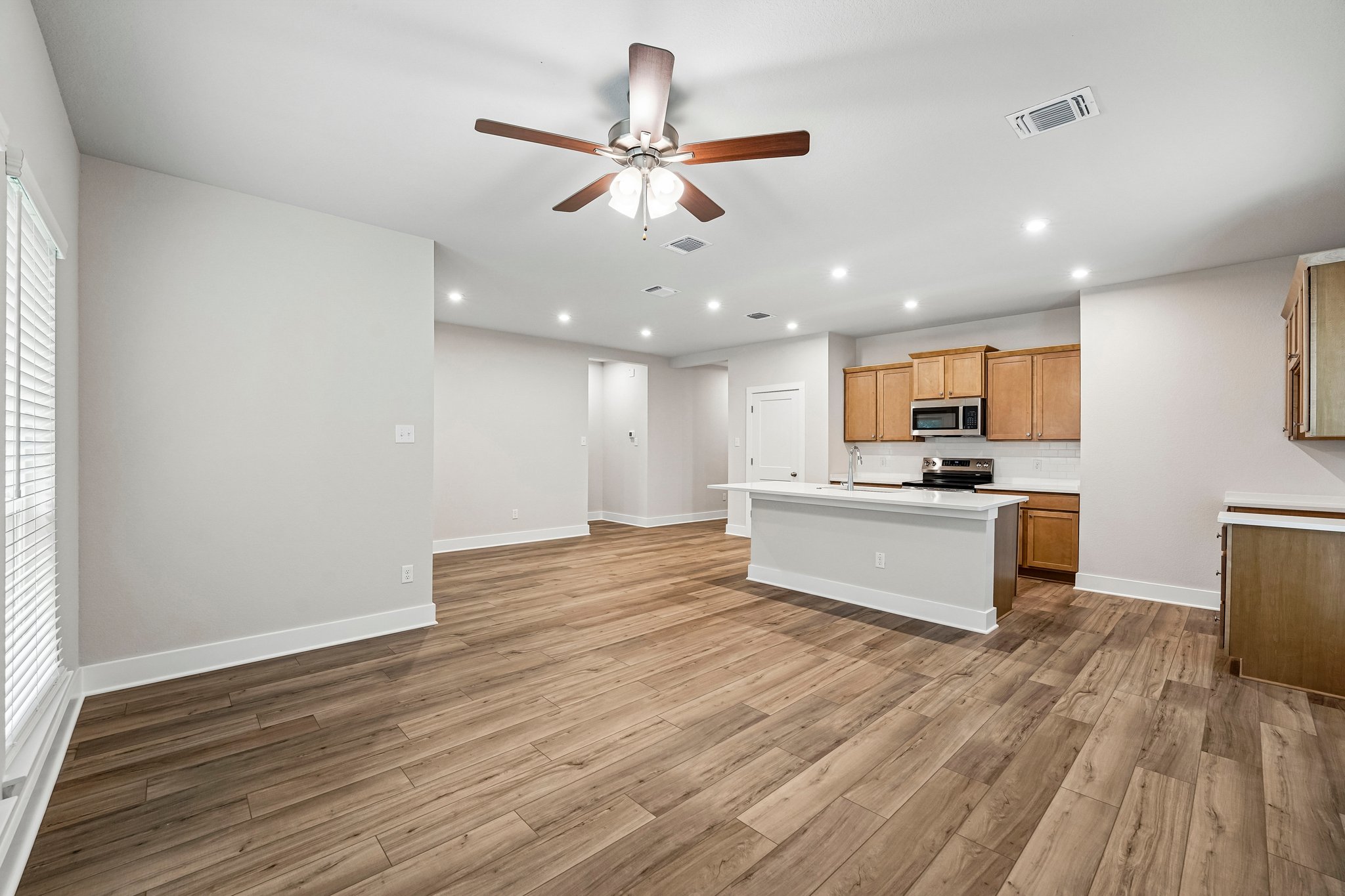 10-web-or-mls-5054 Lassen Ln-S2304-010