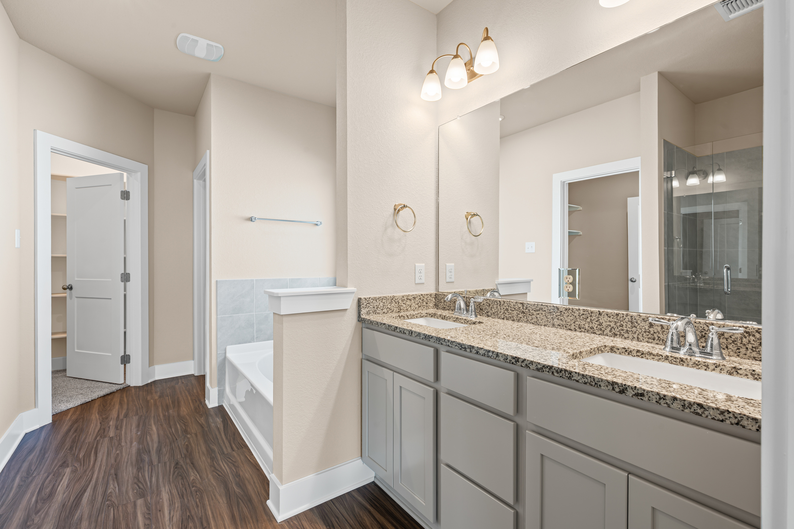 1003 hawks shadow-28