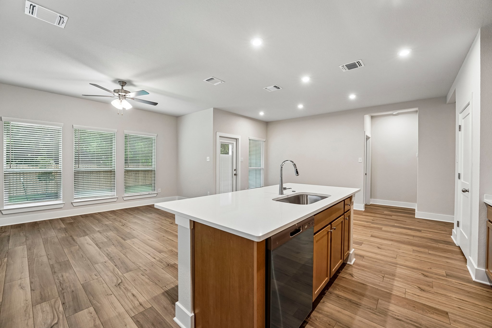 12-web-or-mls-5054 Lassen Ln-S2304-012
