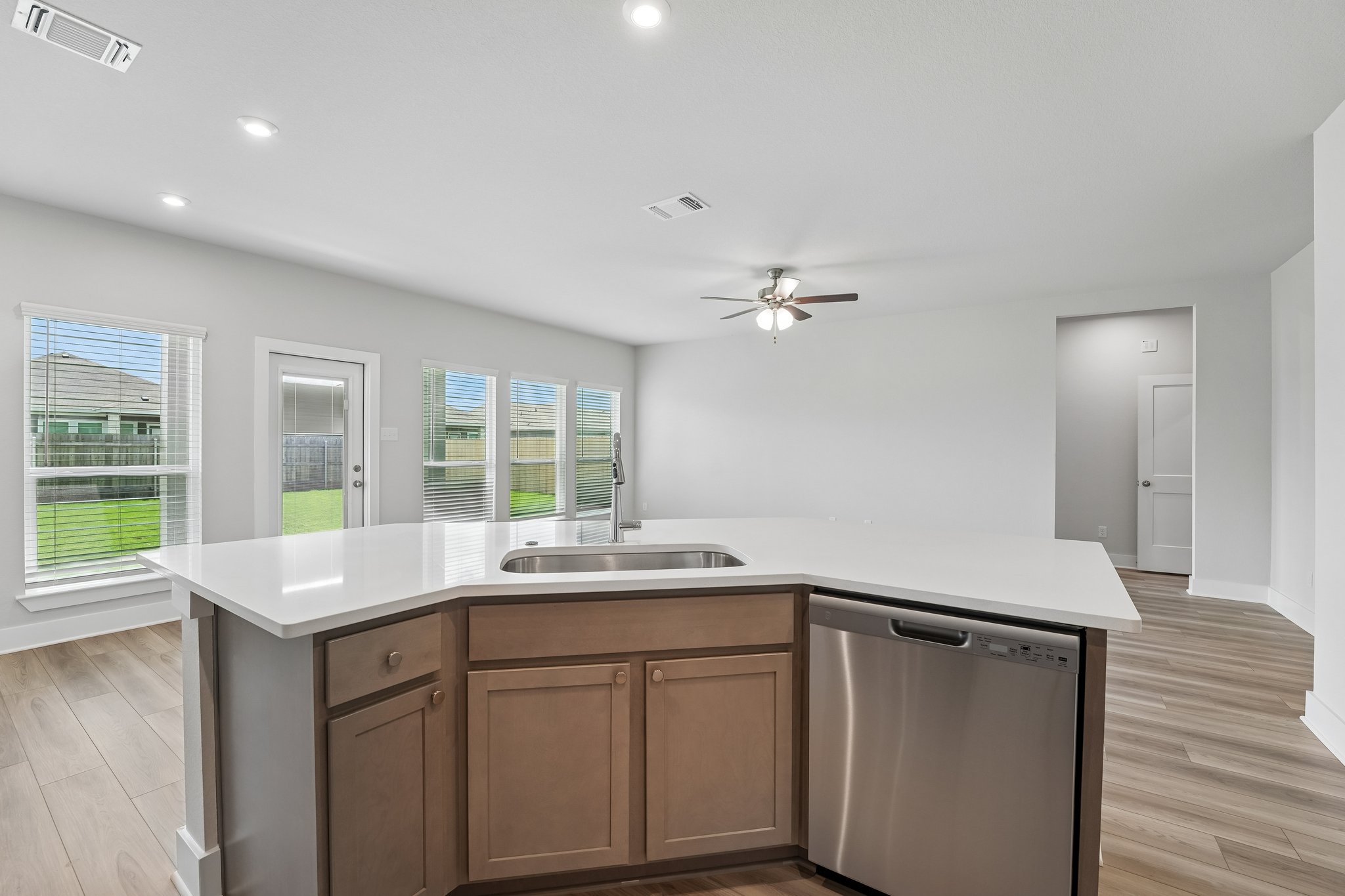 12-web-or-mls-Sitka Dr-S1006-012