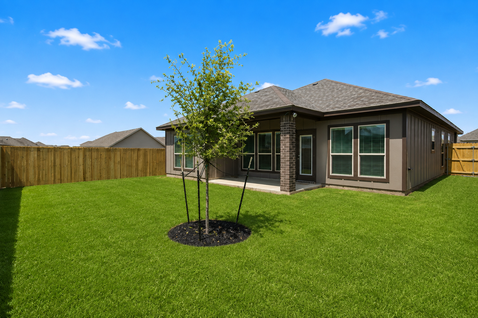 1232 Patriot backyard