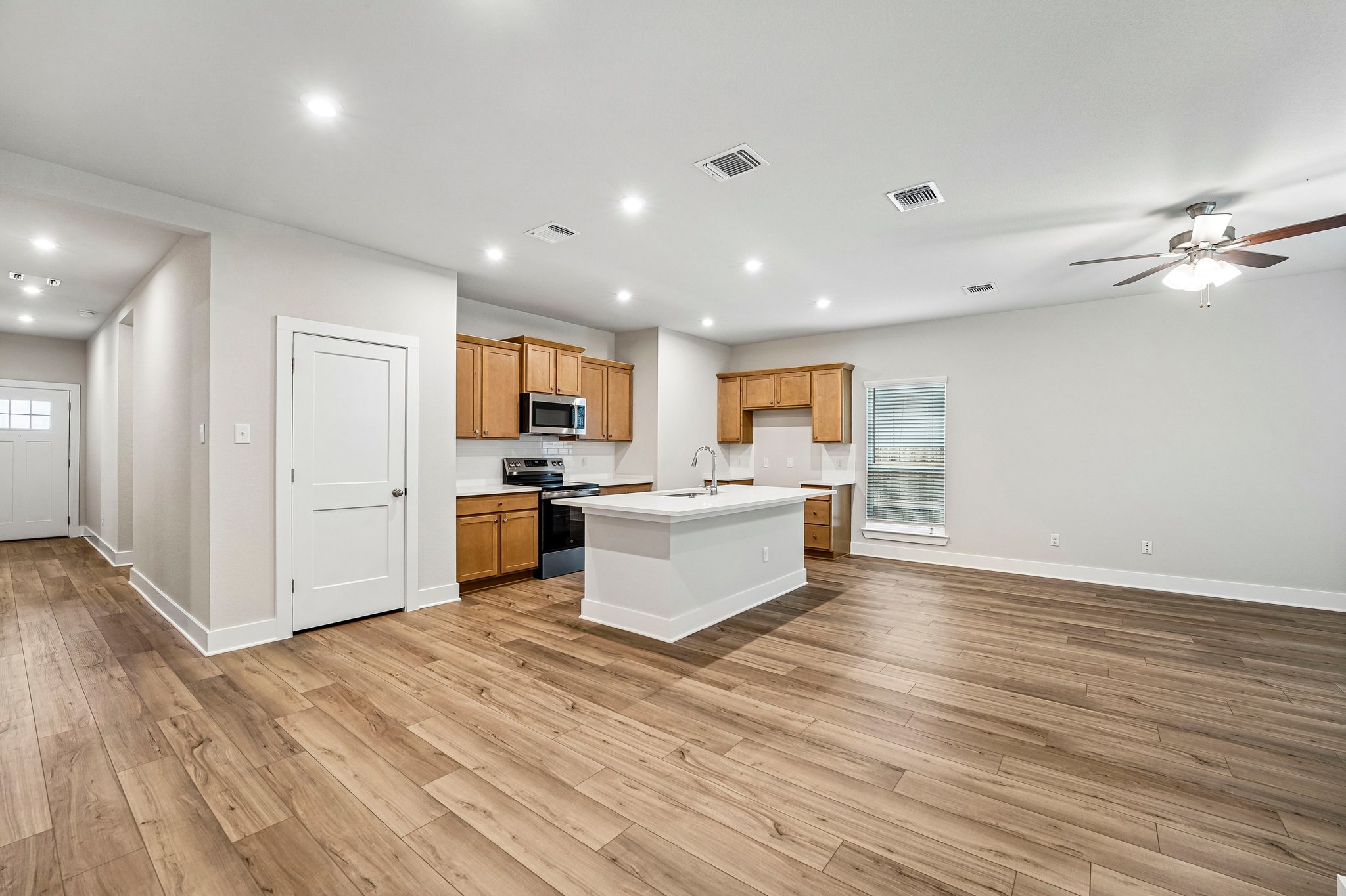 13-web-or-mls-5054 Lassen Ln-S2304-013
