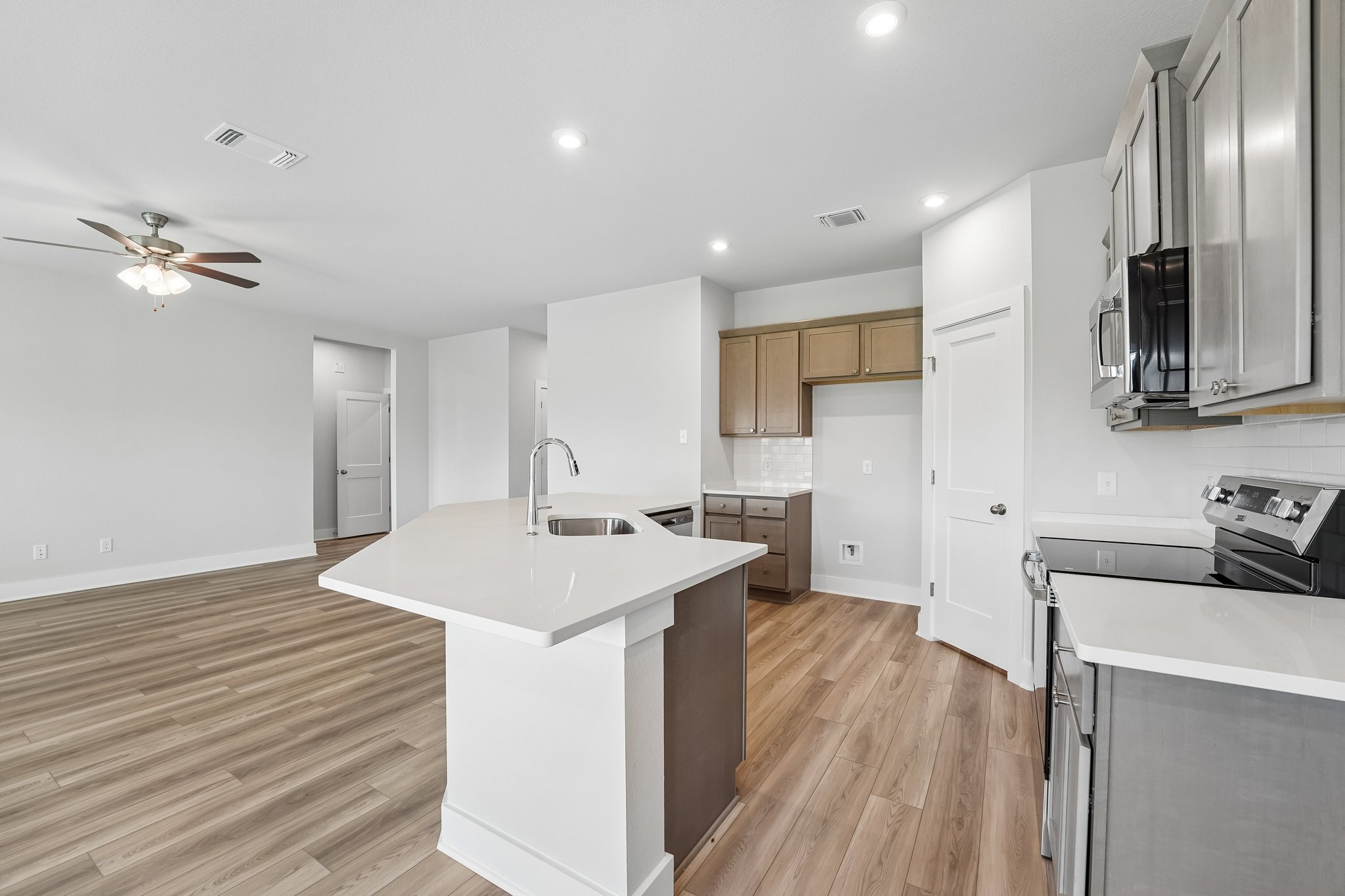 13-web-or-mls-Sitka Dr-S1006-013