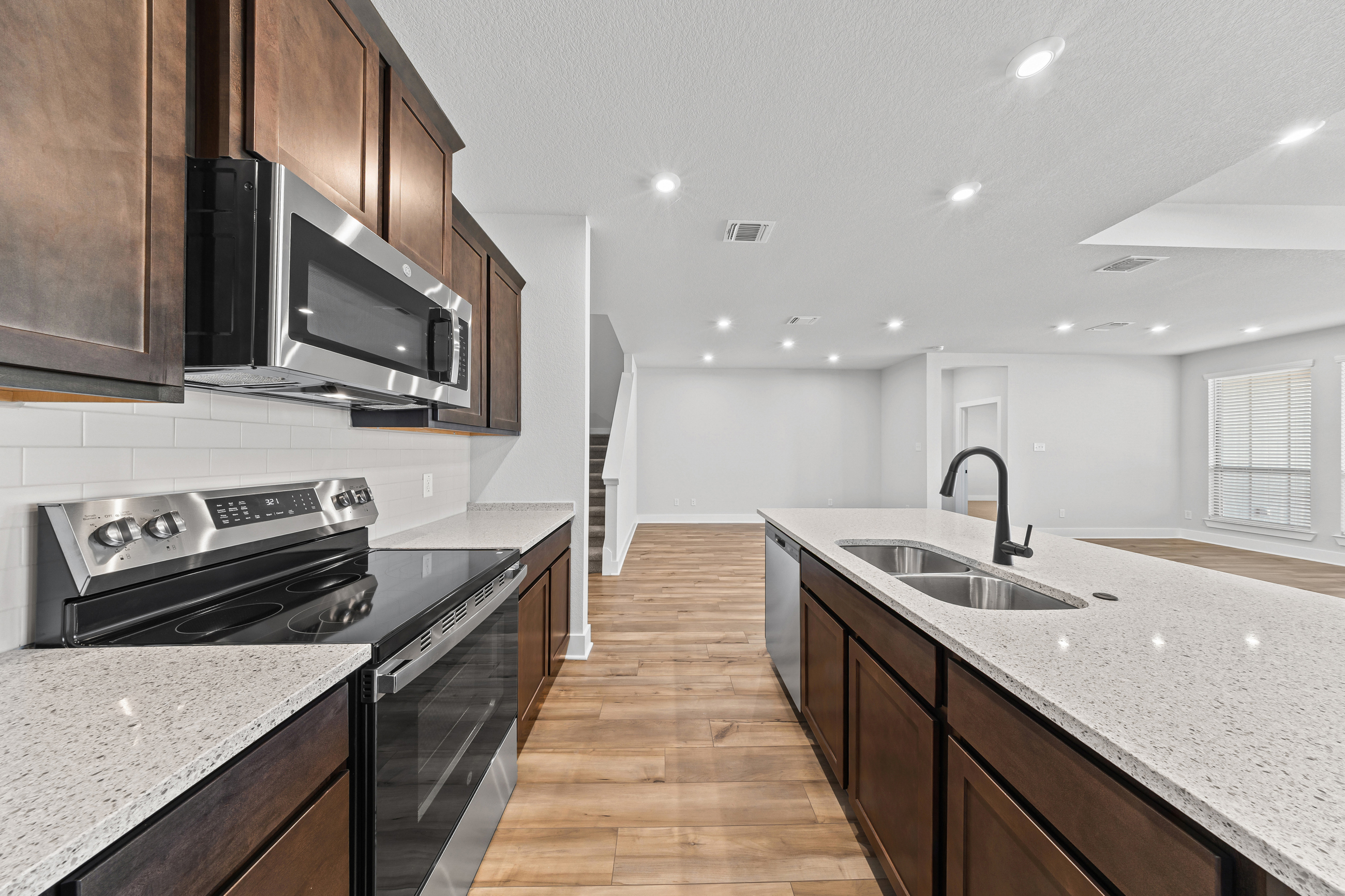 14_2030 westphalia dr-14