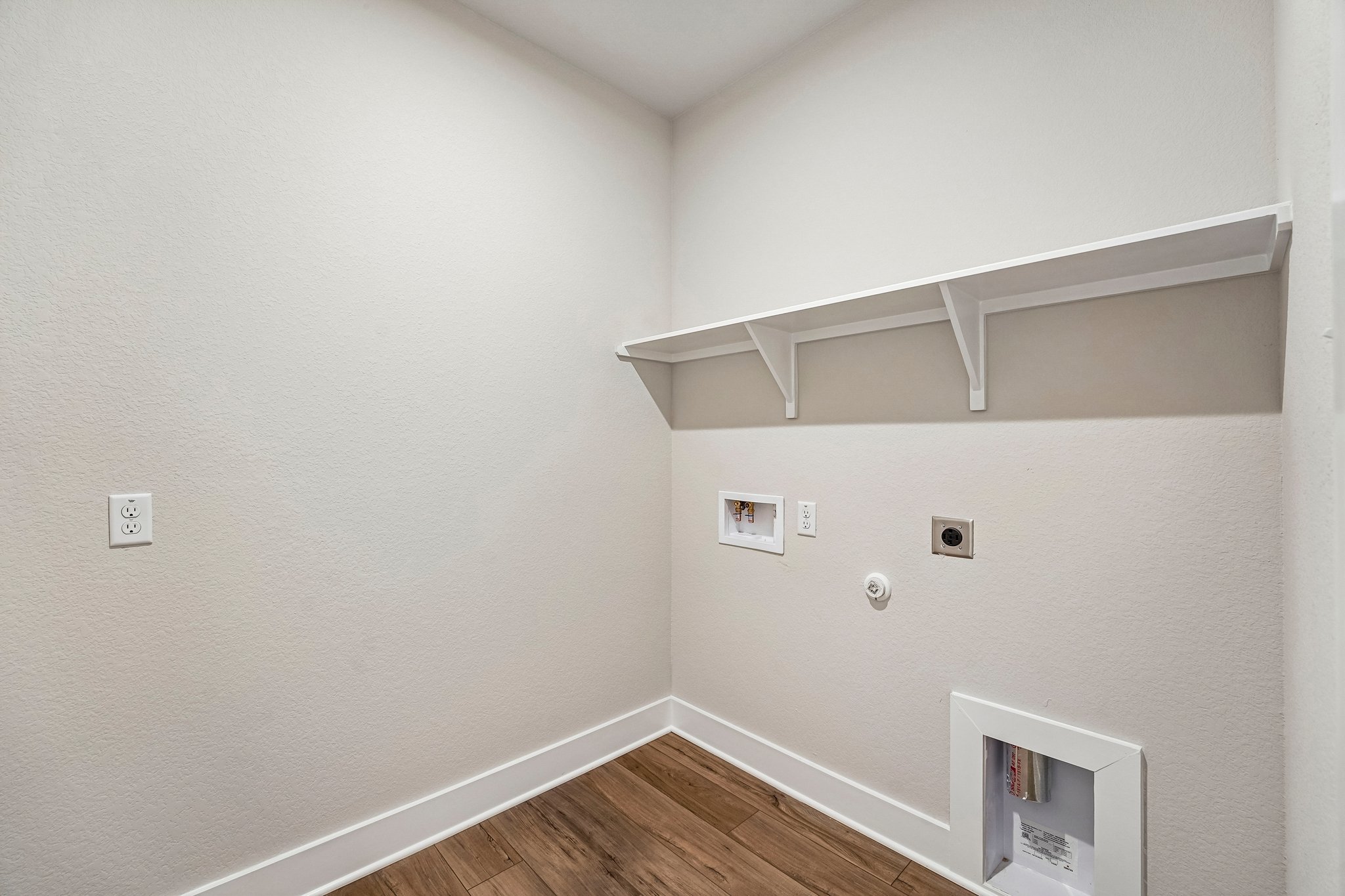 18-web-or-mls-5054 Lassen Ln-S2304-018