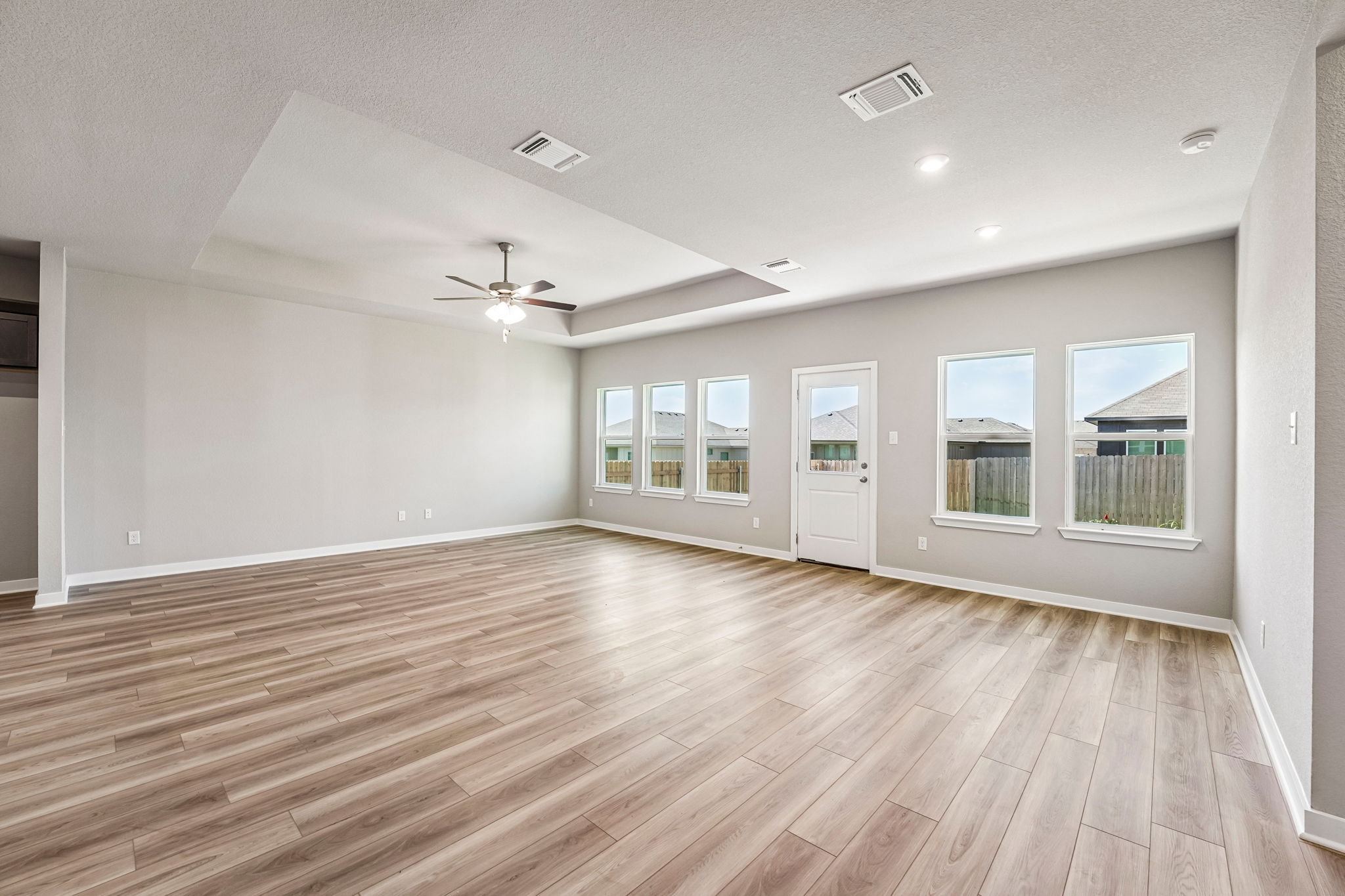 2027 Ratibor Dr (33)
