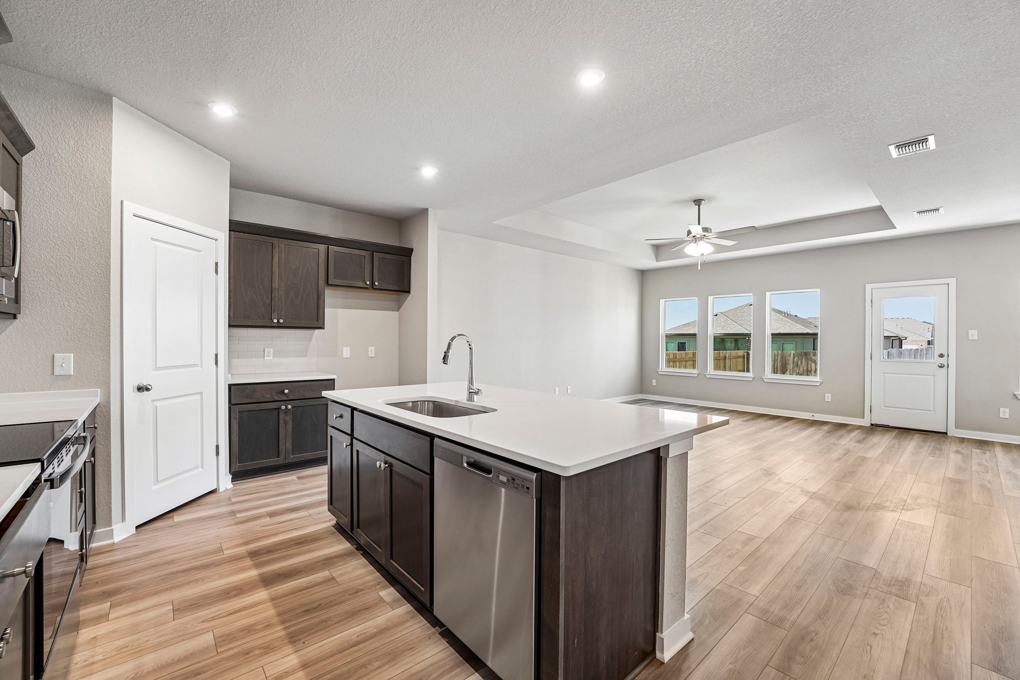 2027 Ratibor Dr (34)