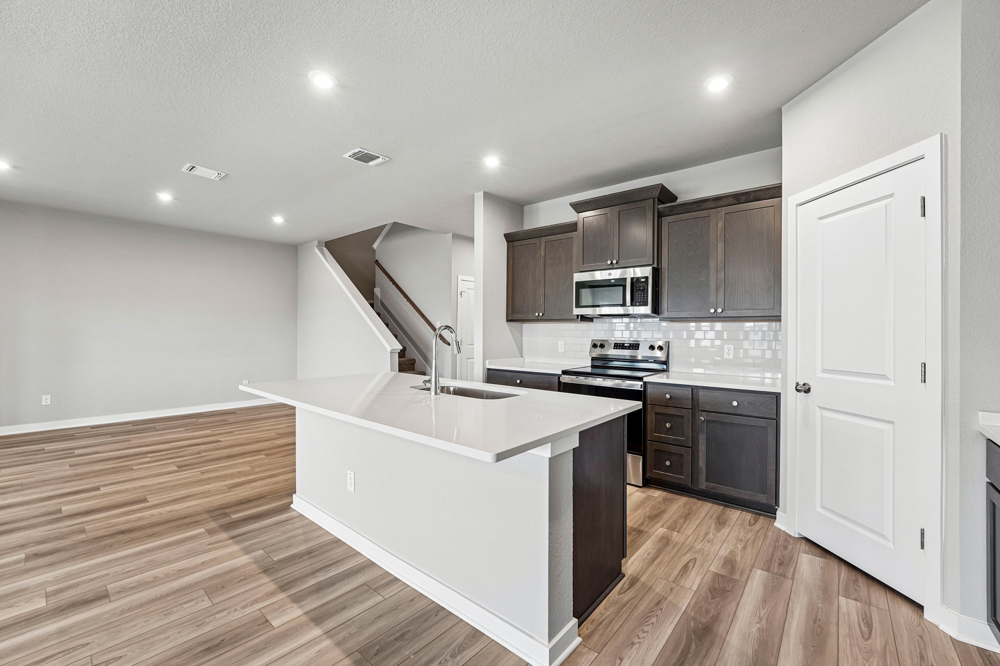 2027 Ratibor Dr (36)