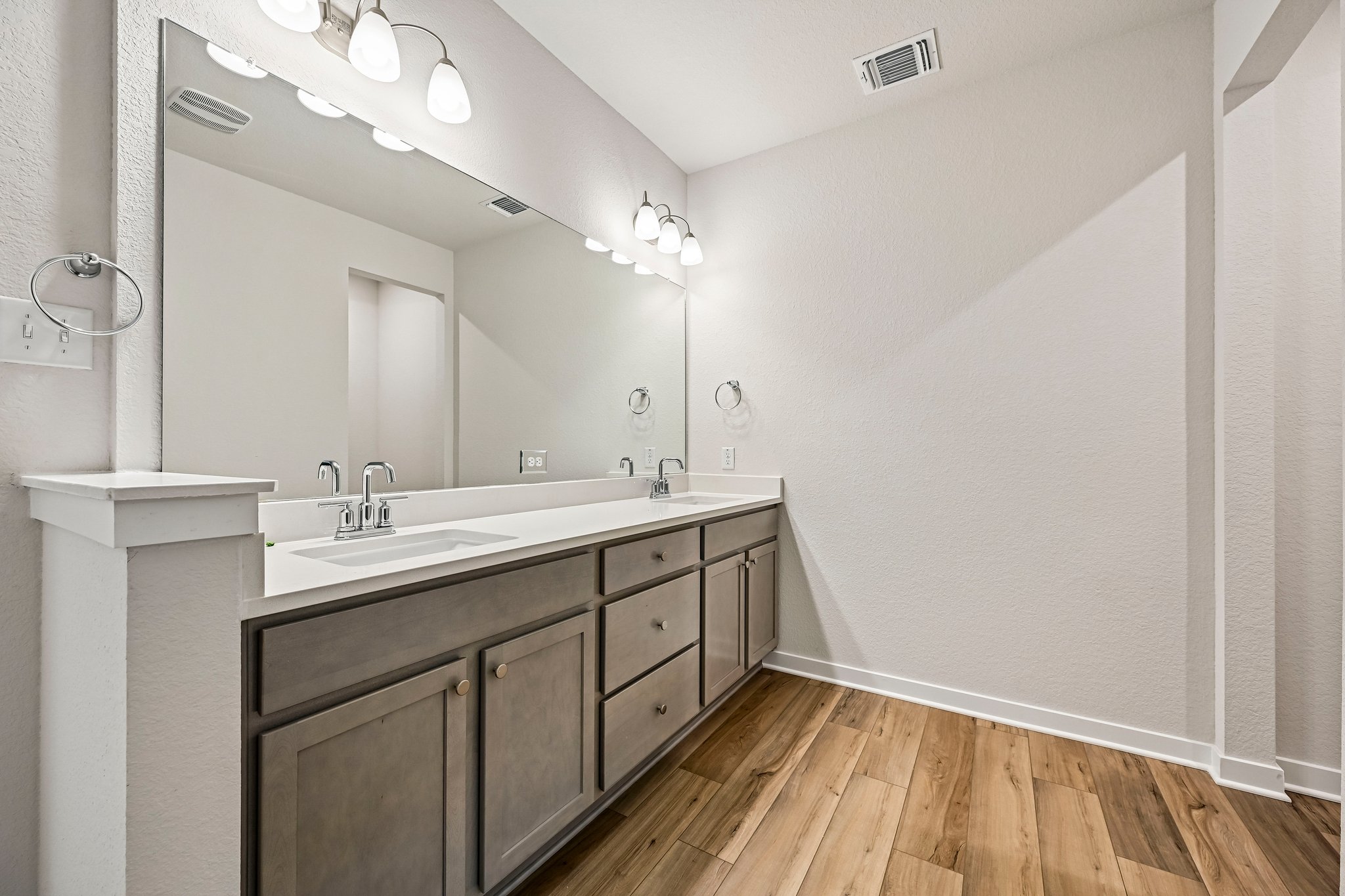 28-web-or-mls-Caladium Dr-S2209-028