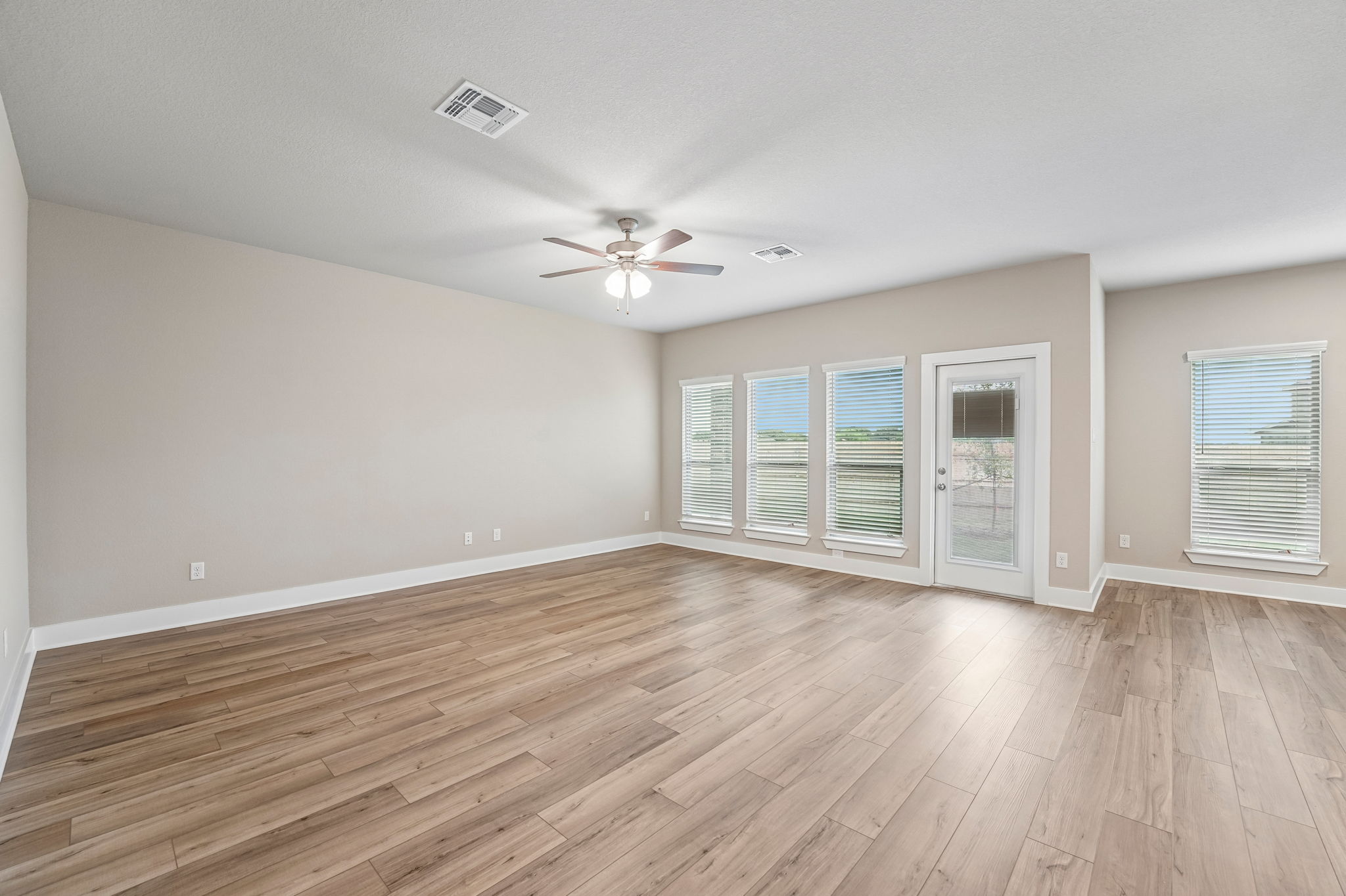 5025 Lassen Ln (4)