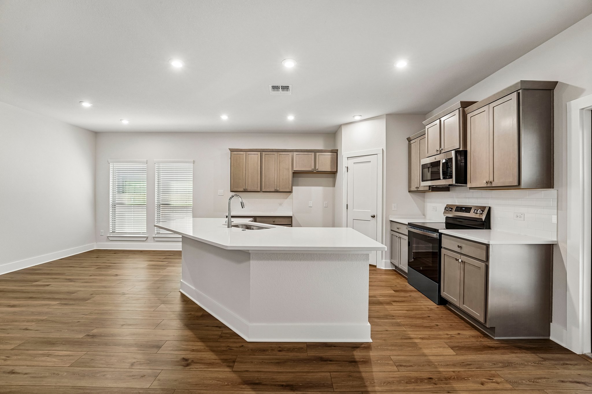 5106 Lassen Ln (2)