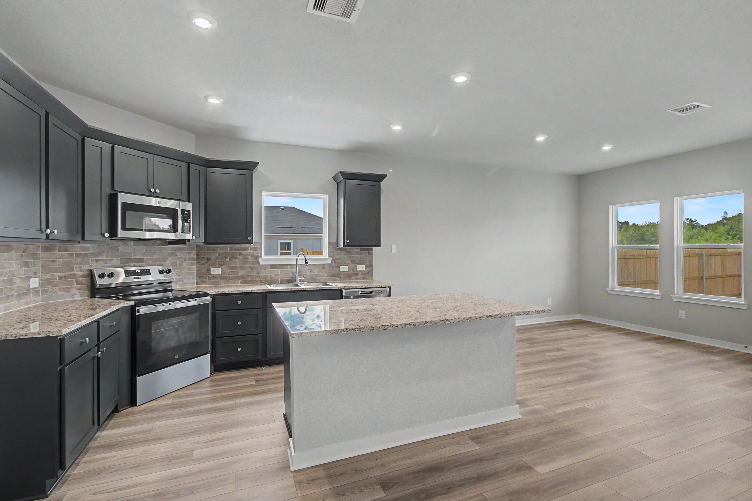 5522 Harriet St (33)