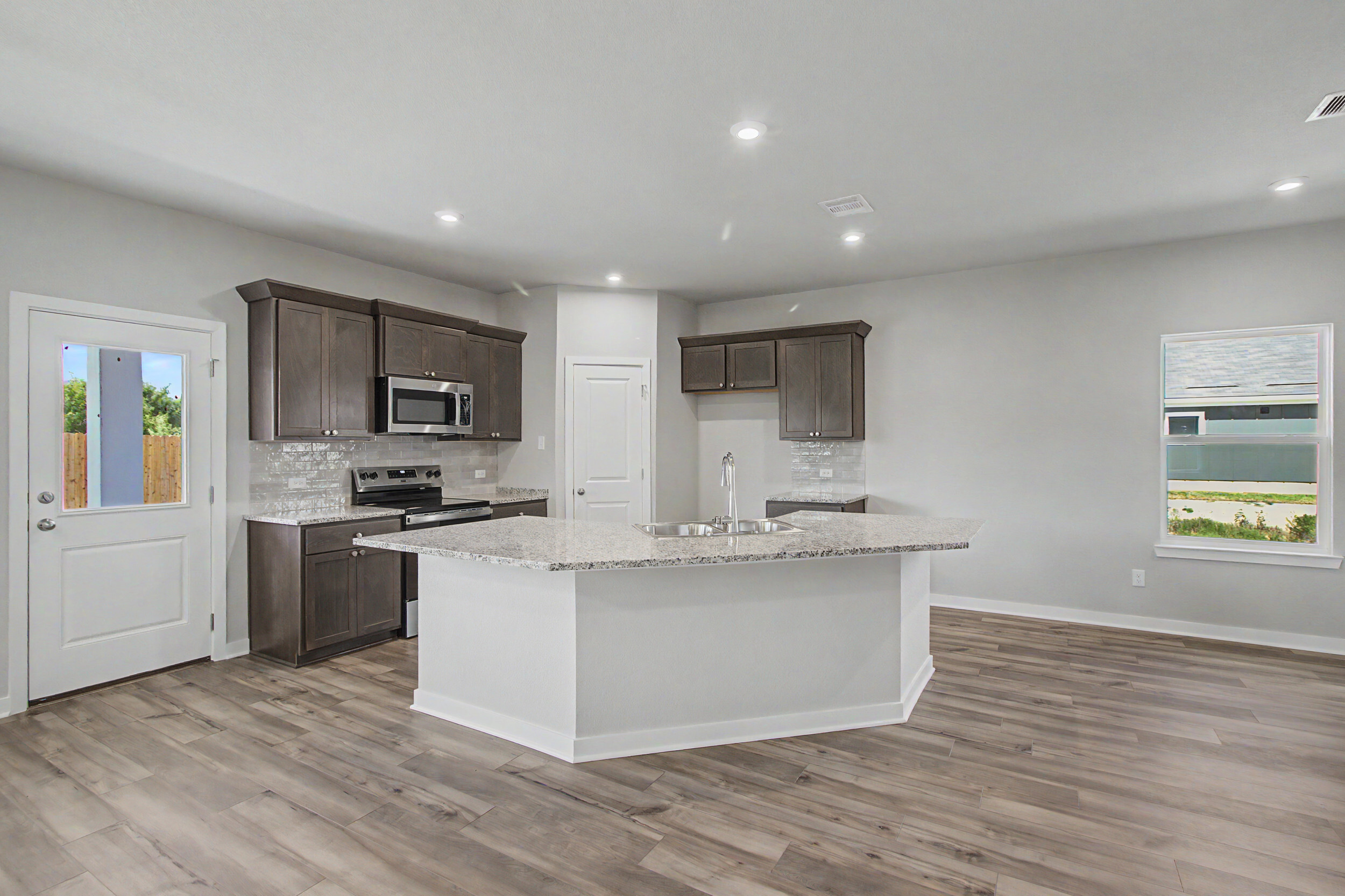 5526 Harriet St (7)