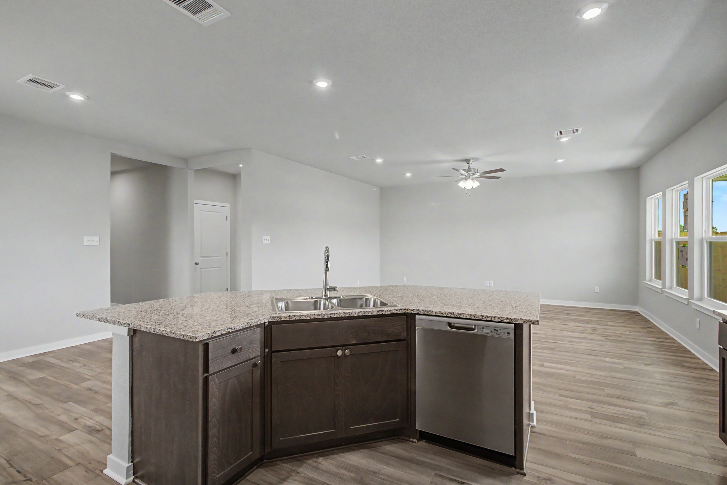 5526 Harriet St (8)