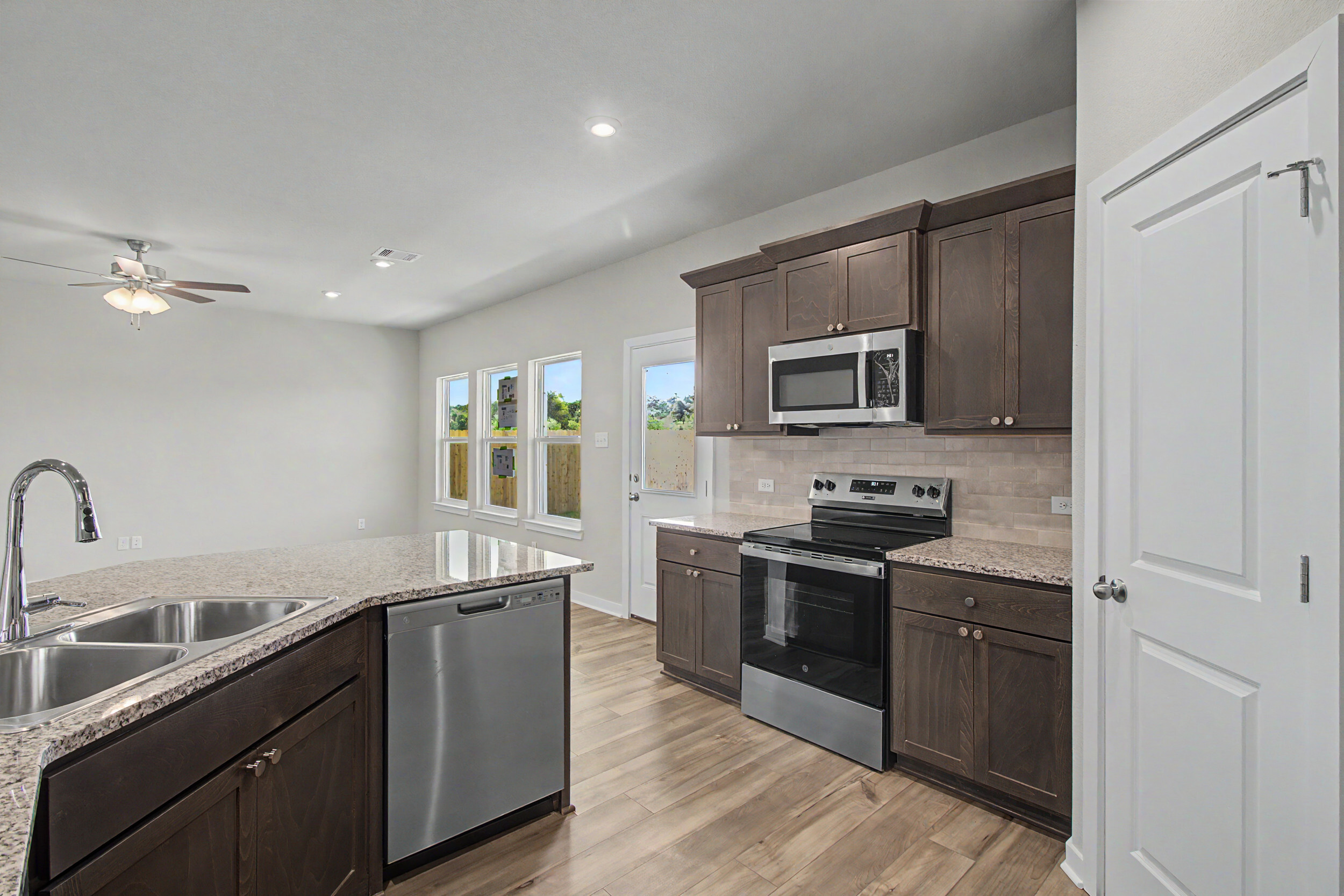 5526 Harriet St (9)