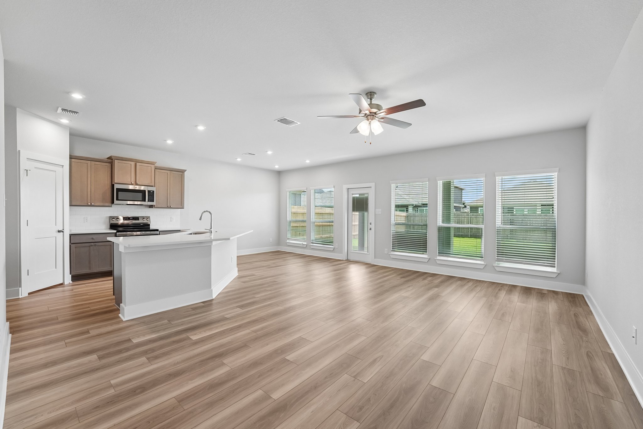 6-web-or-mls-Sitka Dr-S1006-006