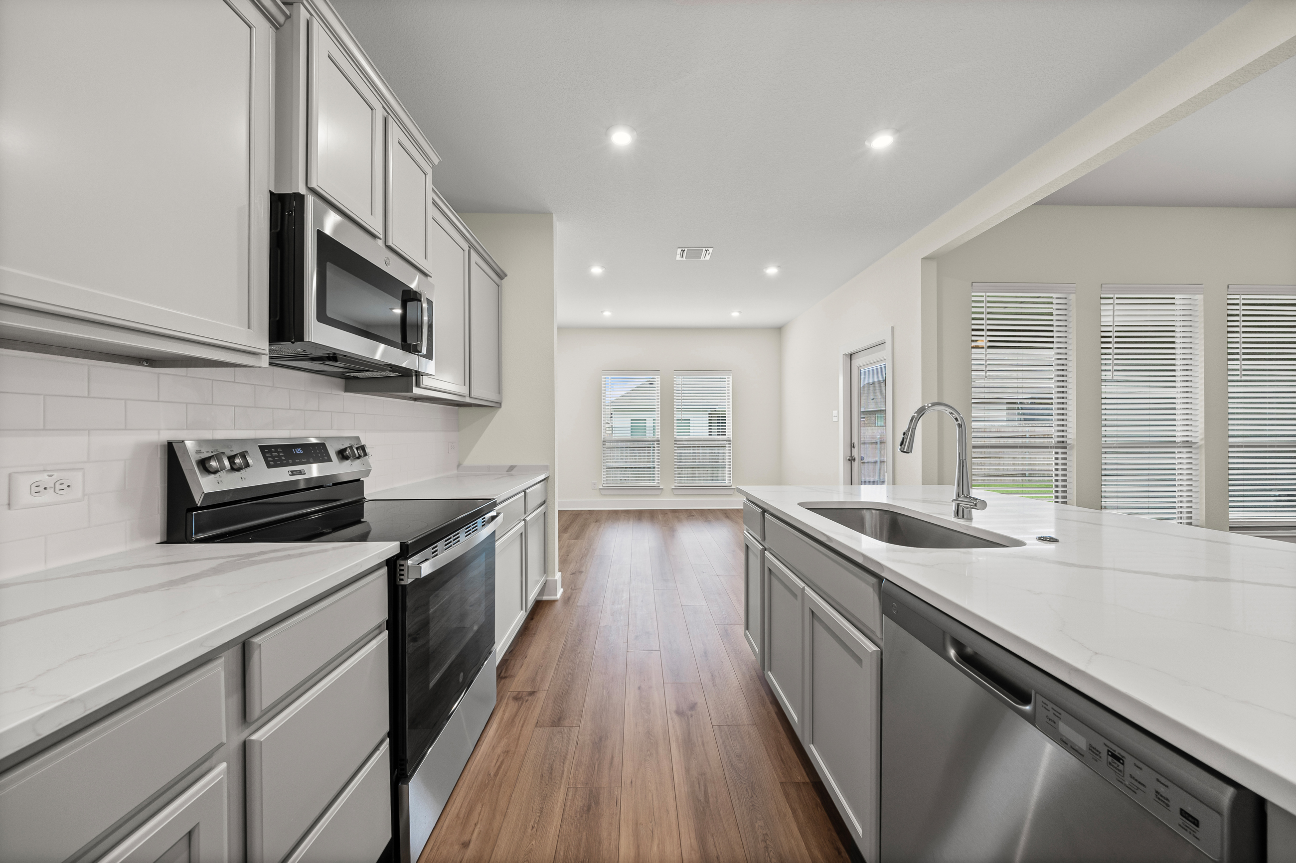 7217 caladium dr-11