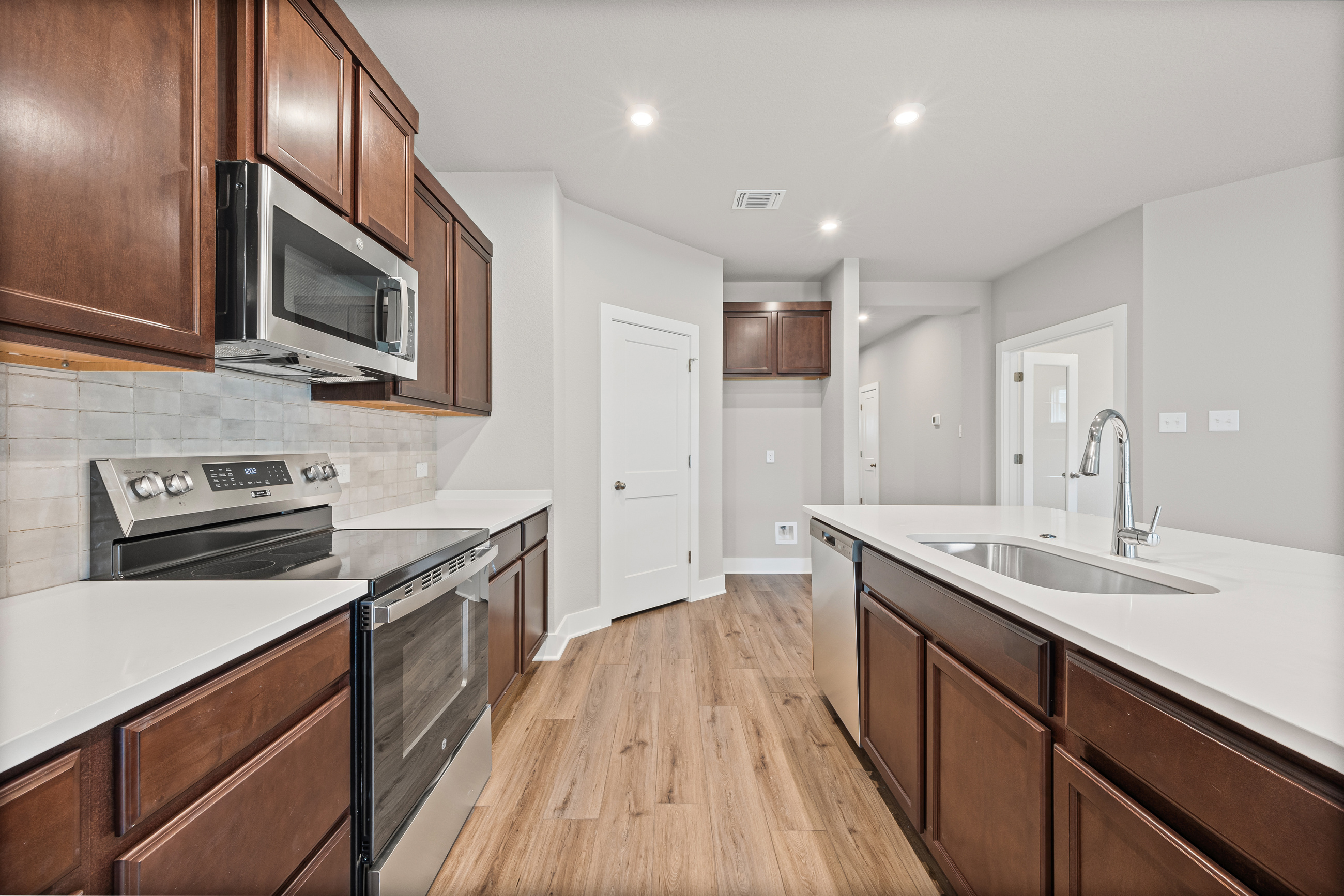 7221 caladium dr-9