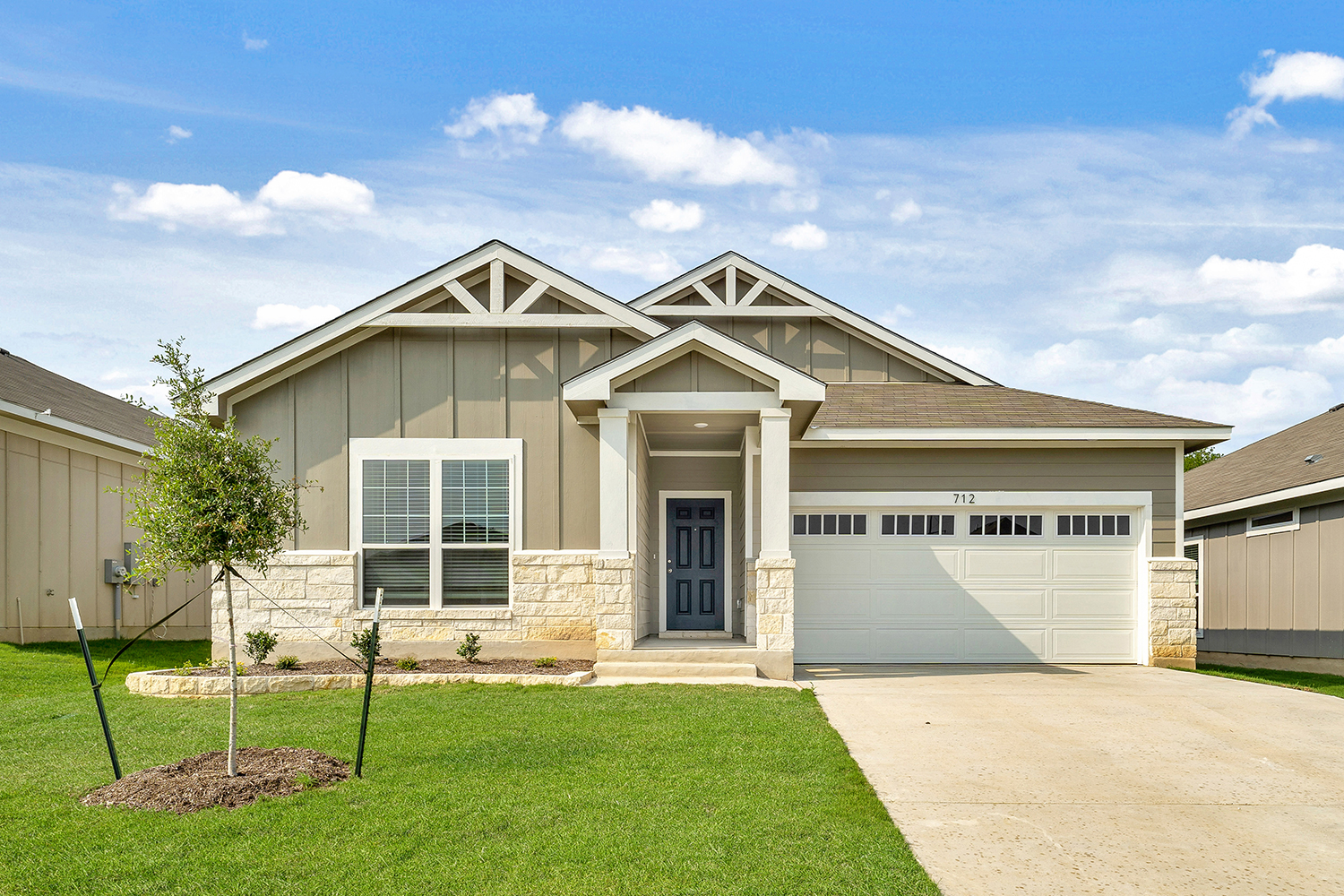 Omega Builders Model Home Stock Image https://www.omegabuilders.com/hubfs/content/photos/cottonwood-creek/712-oxford-clara-700/712-oxford-ln-01.jpg