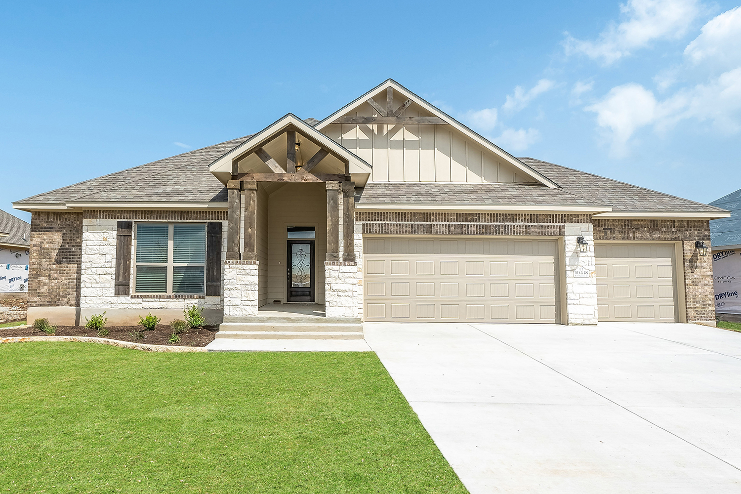 Omega Builders Model Home Stock Image https://www.omegabuilders.com/hubfs/content/photos/grove-west/10418-bell-mountain-everhart-350/10418-bell-mountain-01.jpg