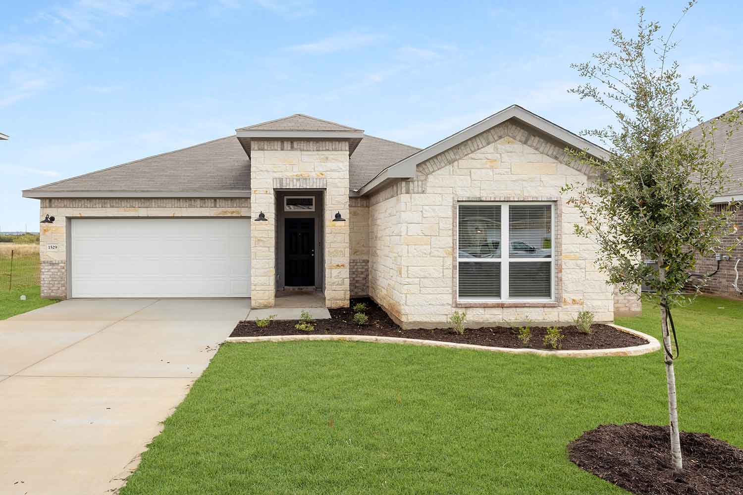 Omega Builders Model Home Stock Image https://www.omegabuilders.com/hubfs/content/photos/hills-of-westwood/1529-soap-rock-griffon-100/1529-soap-rock-023.jpg