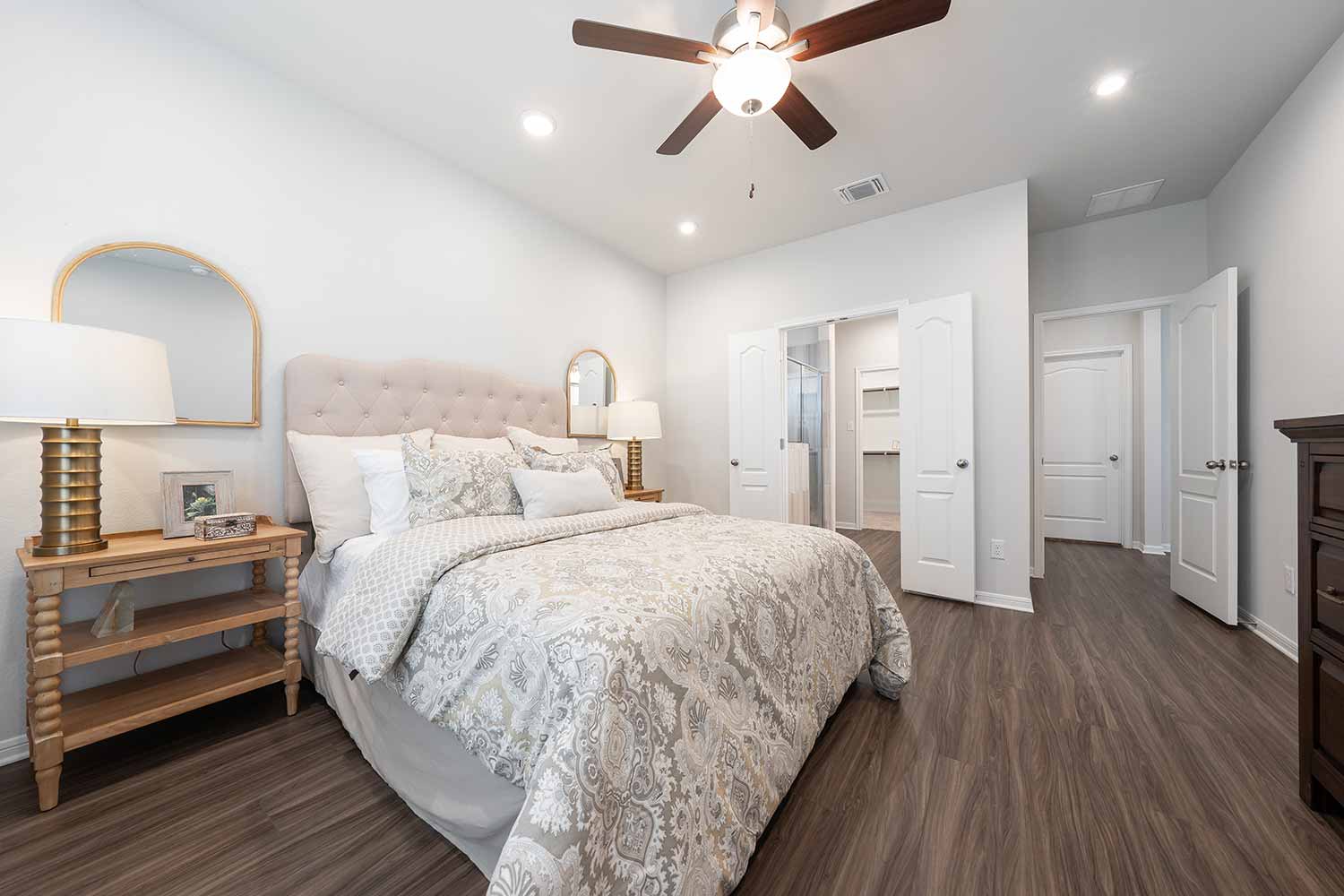 Omega Builders Model Home Stock Image https://www.omegabuilders.com/hubfs/content/photos/oak-ridge-model-home/808-coriander-027.jpg