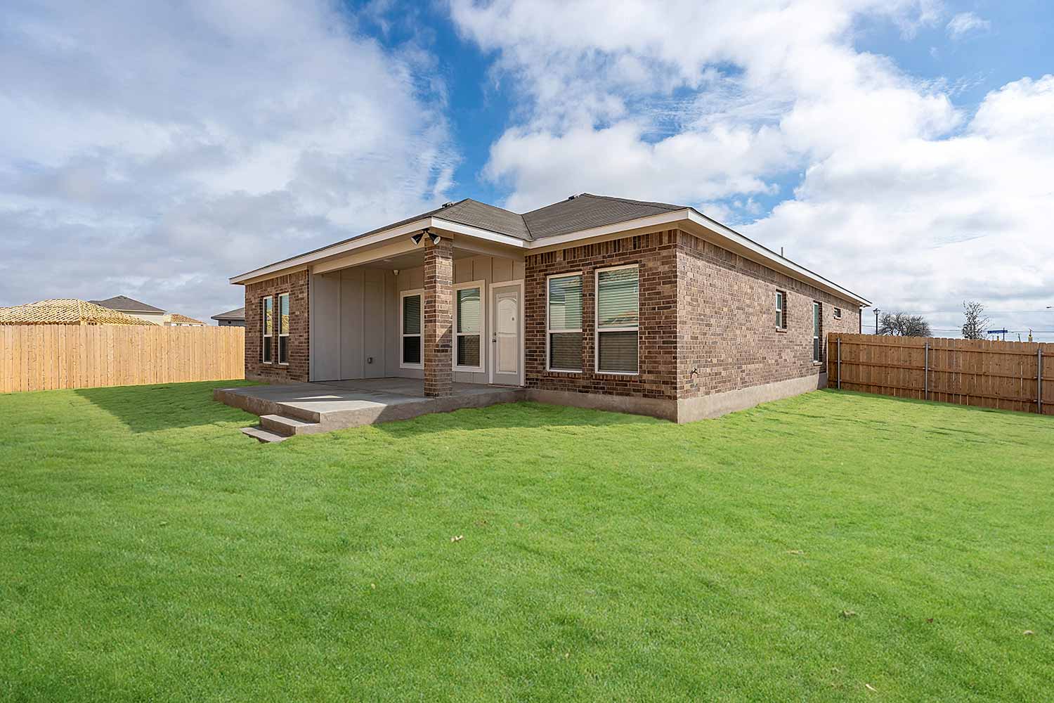 Omega Builders Model Home Stock Image https://www.omegabuilders.com/hubfs/content/photos/oak-ridge-model-home/808-coriander-047.jpg