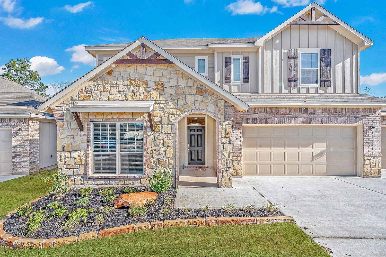 Omega Builders Model Home Stock Image https://www.omegabuilders.com/hubfs/content/photos/pleasant-hill/1812-thorndyke-lenoxIII-200/1812-thorndyke-03.jpg