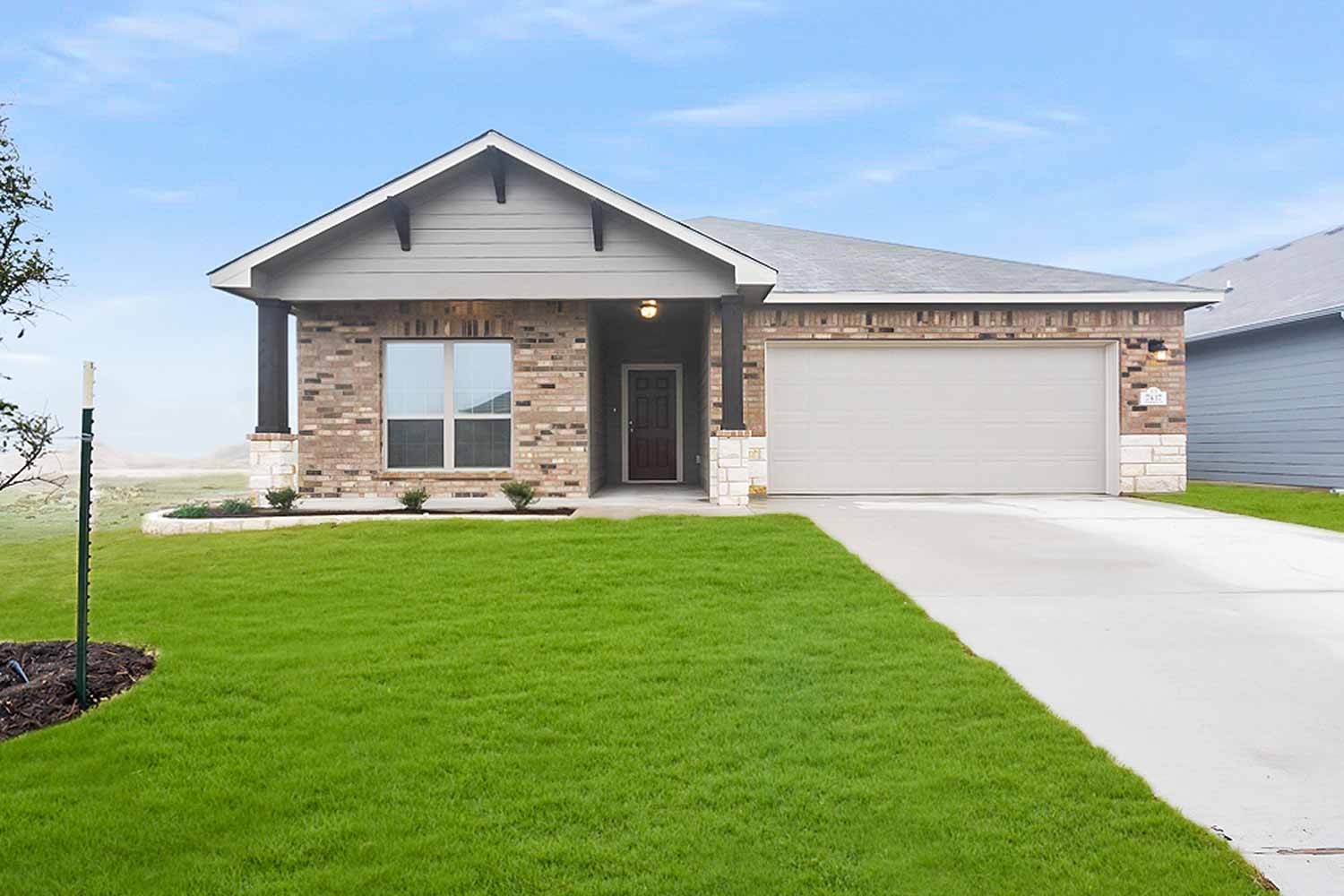 Omega Builders Model Home Stock Image https://www.omegabuilders.com/hubfs/content/photos/reserve-at-pea-ridge/7417-hickman/7417-hickman-018.jpg