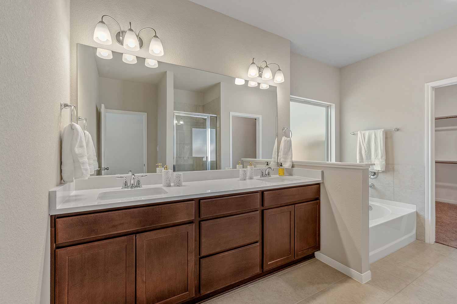 Omega Builders Model Home Stock Image https://www.omegabuilders.com/hubfs/content/photos/southern-pointe/5911-eldora-dr-fuller-100/5911-eldora-017.jpg