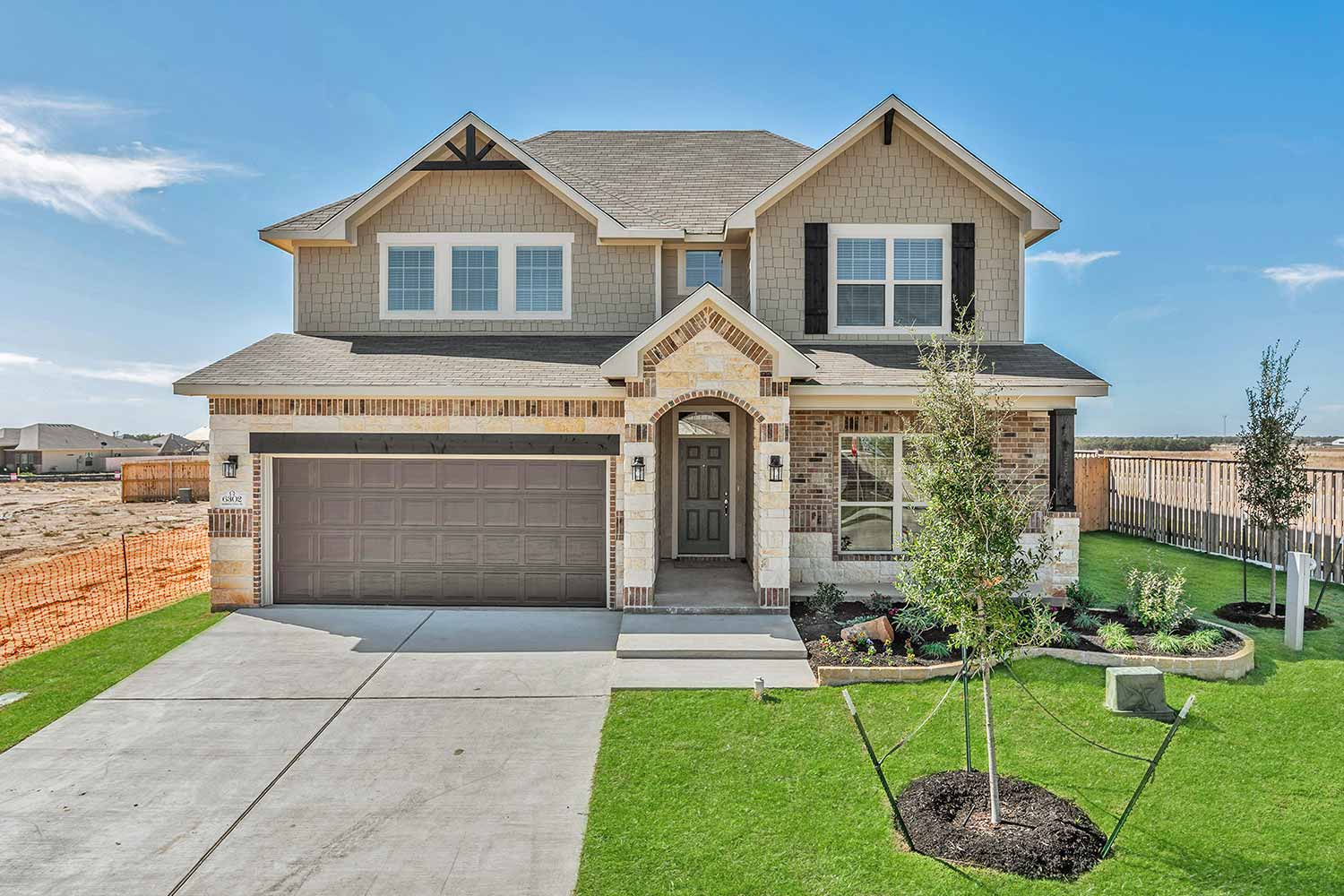 Omega Builders Model Home Stock Image https://www.omegabuilders.com/hubfs/content/photos/southern-pointe/6302-southern-cross-florence-100/6302-southern-cross-01-ed.jpg