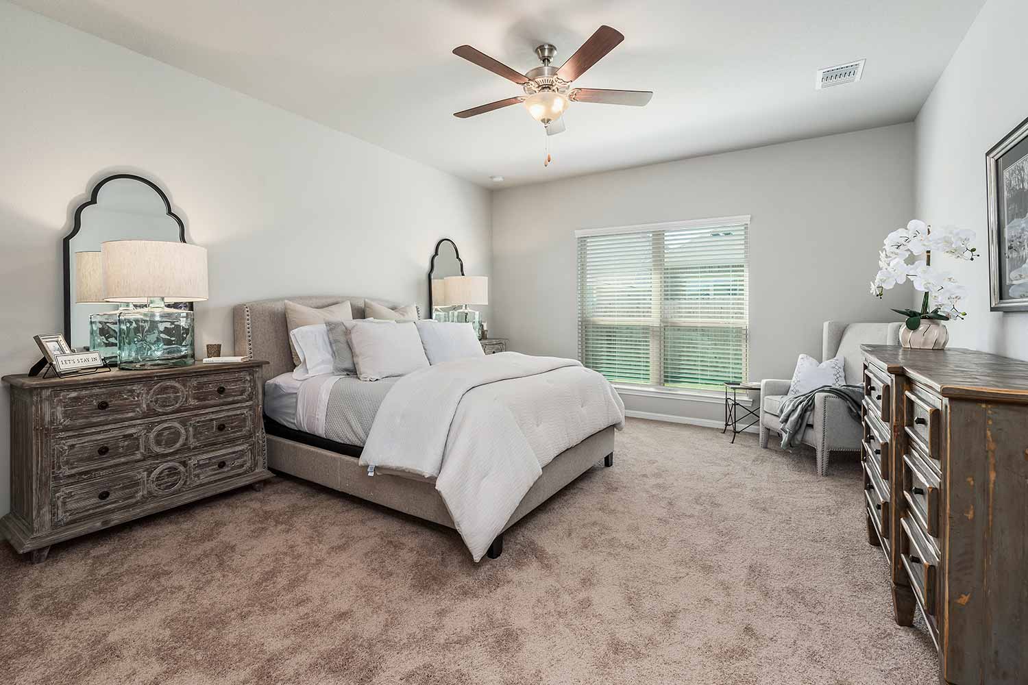 Omega Builders Model Home Stock Image https://www.omegabuilders.com/hubfs/content/photos/southern-pointe/6302-southern-cross-florence-100/6302-southern-cross-016.jpg